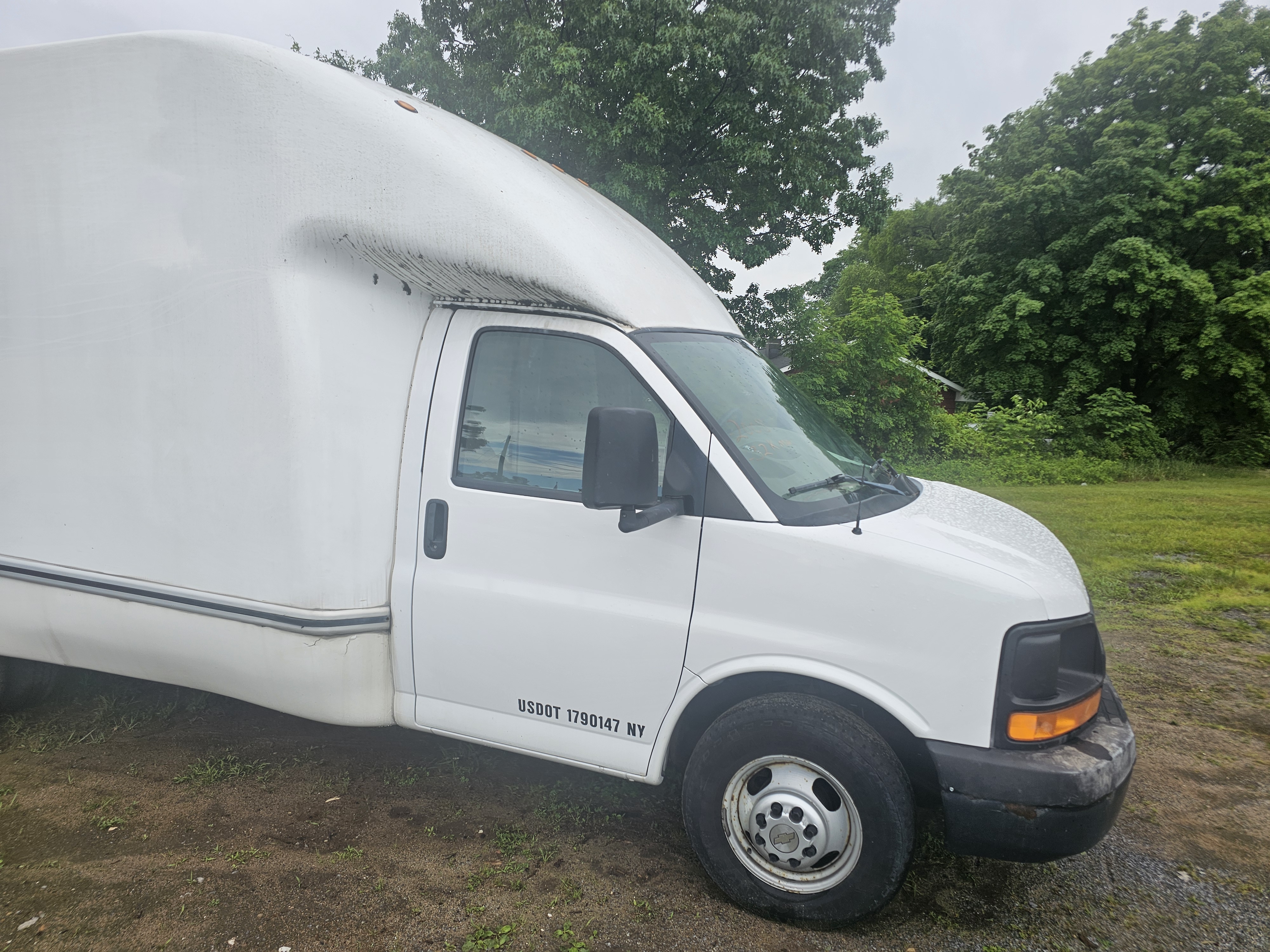2008 Chevy  Bus Truck